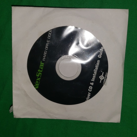 Vantec NexStar Sata Hardrive Dock with Install CD USB Cable and power block - Picture 5 of 6